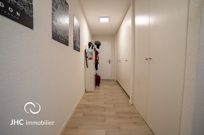 Modern 3.5-room apartment with balcony and two parking spaces in the heart of Vouvry (12)