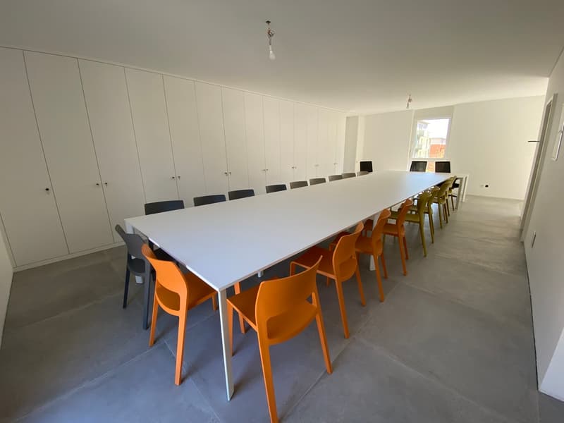 Bureau moderne et spacieux meublé à vendre à Losone (2)