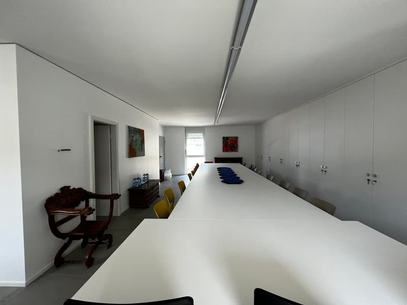Bureau moderne et spacieux meublé à vendre à Losone (7)