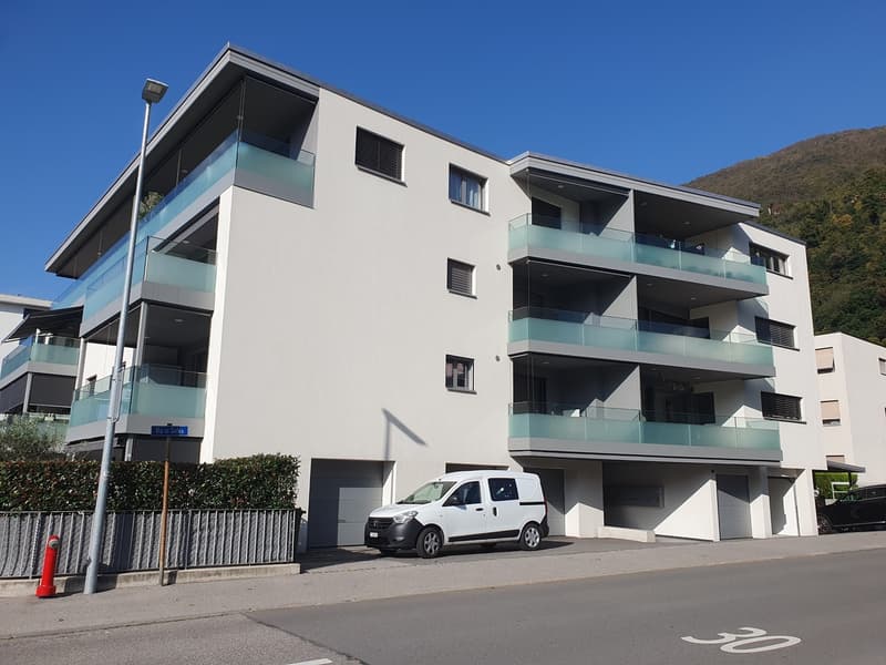 Sale of parking space in garage (3)