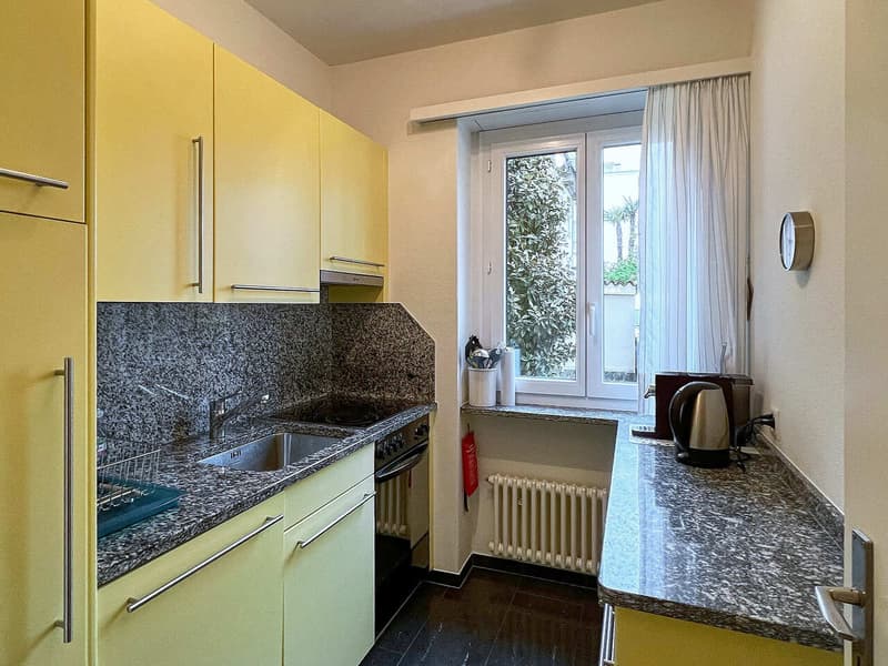 Apartment with 2.5 rooms for sale in Muralto, renovated (5)