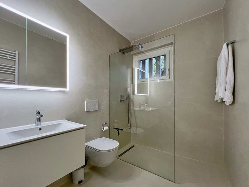 Apartment with 2.5 rooms for sale in Muralto, renovated (3)
