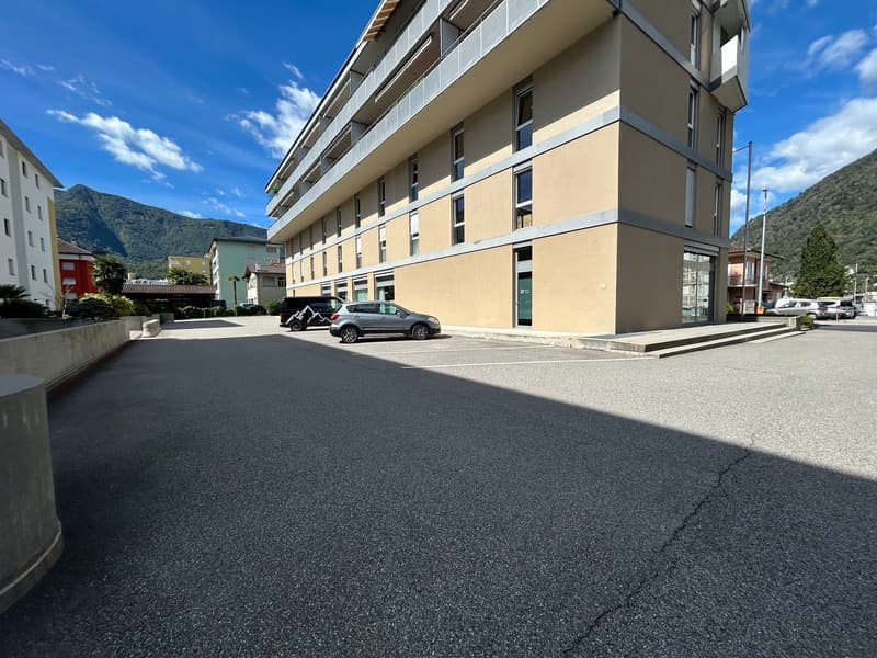 Affittasi posteggio in autorimessa a Losone (6)