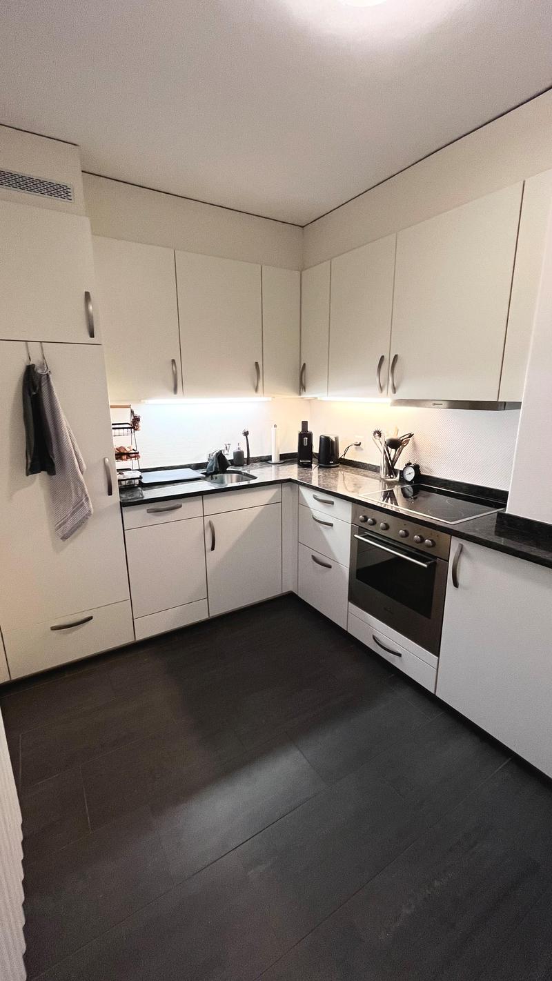 Moderne und helle 2.5 Zimmerwohnung an zentraler Lage! (1)