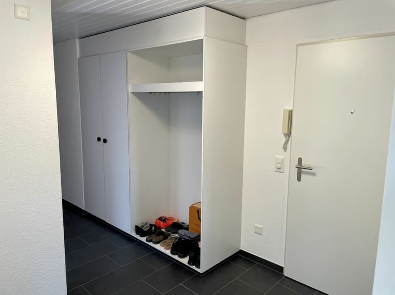 SONNIGE 4.5-ZIMMER-DACHWOHNUNG MIT BLICK INS GRÜNE UND HOCHWERTIGER AUSSTATTUNG (4)