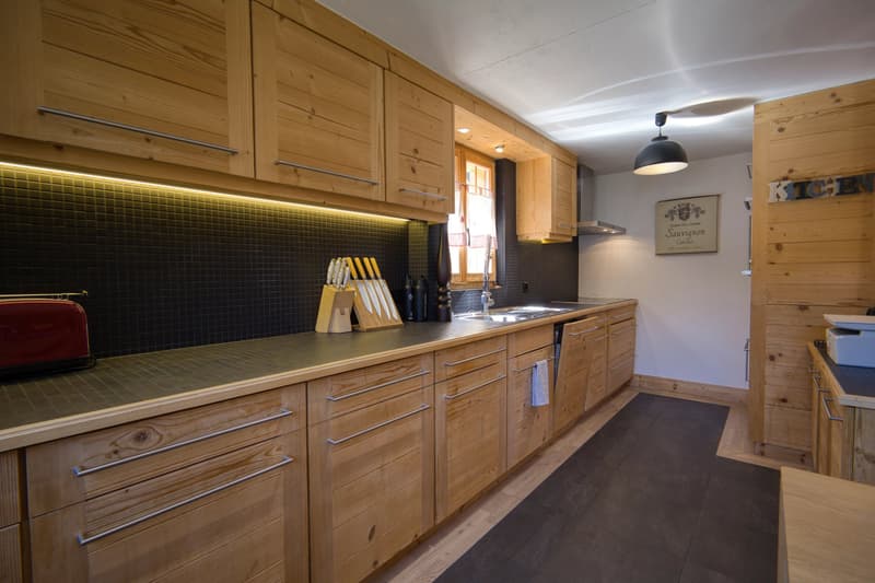 Magnificent furnished chalet between Gstaad and Lauenen (2)