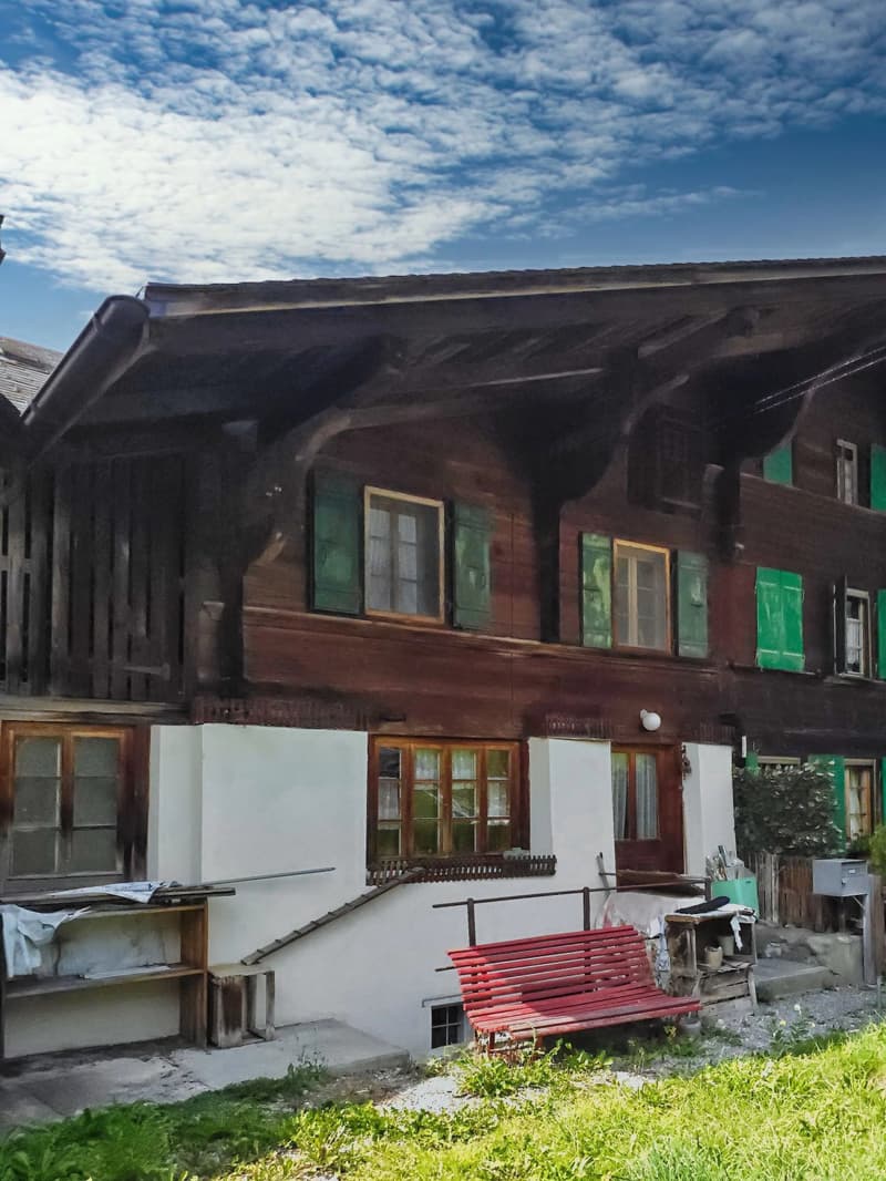 Village house with garden, outbuilding and commercial space (1)