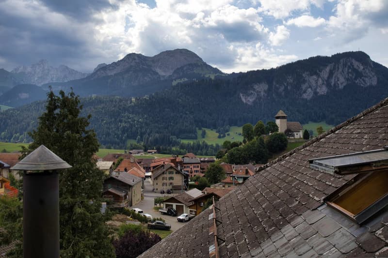 Un accogliente 3 locali sotto il tetto nel cuore di Château-d'Oex (12)