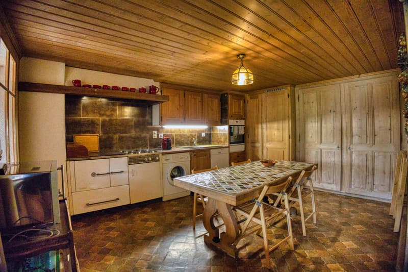 Charaktervolle 7-Zimmer-Wohnung im Herzen von Château-d'Oex (5)