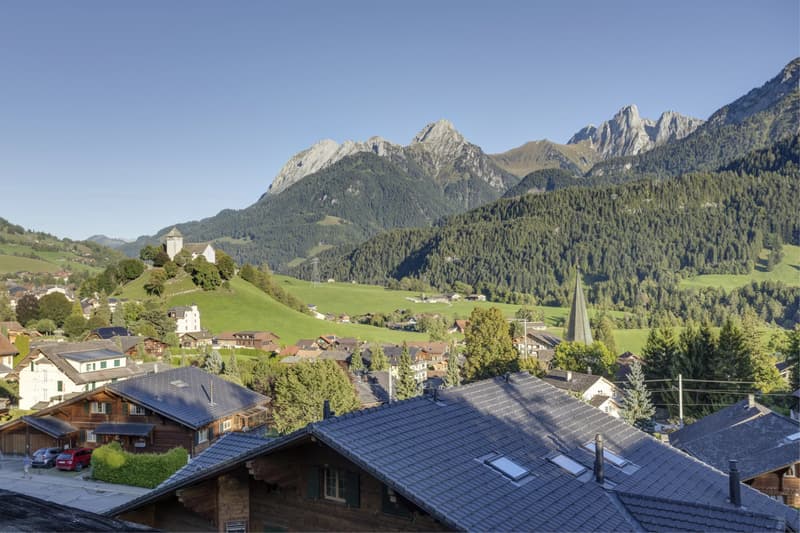 A family chalet comprising two flats, in need of renovation, in the heart of Château-d'Oex (12)