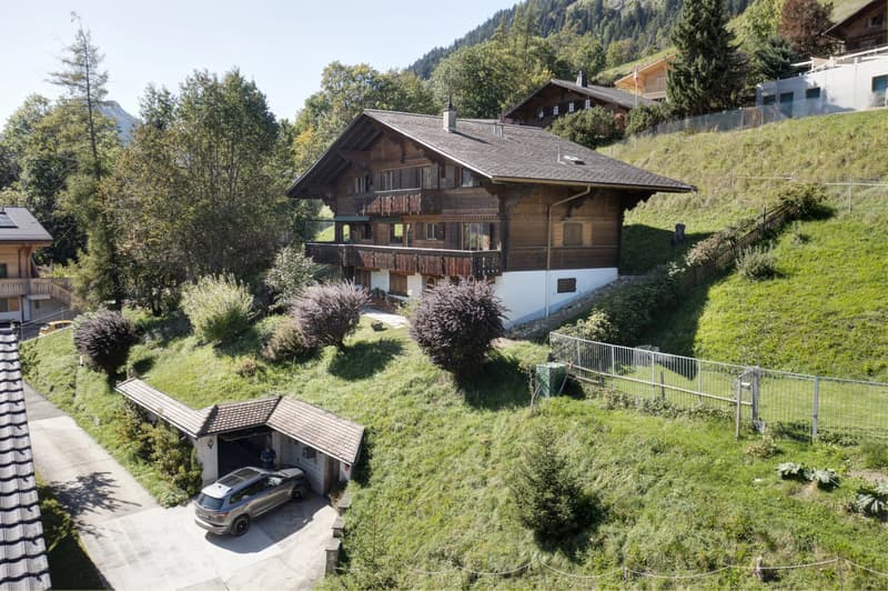 A family chalet comprising two flats, in need of renovation, in the heart of Château-d'Oex (2)
