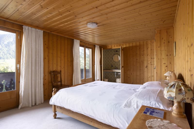 A family chalet comprising two flats, in need of renovation, in the heart of Château-d'Oex (10)