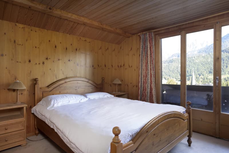 A family chalet comprising two flats, in need of renovation, in the heart of Château-d'Oex (11)