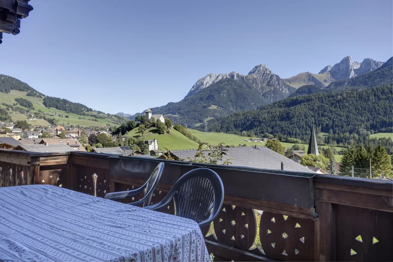 A family chalet comprising two flats, in need of renovation, in the heart of Château-d'Oex (4)