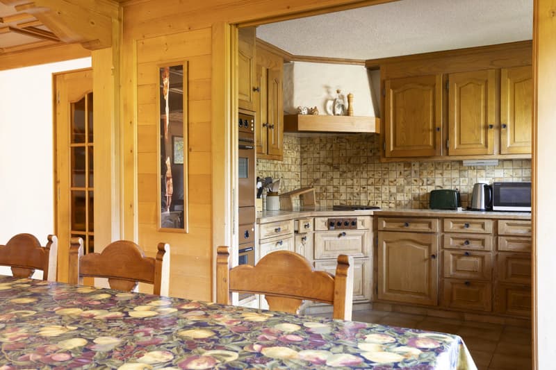 A family chalet comprising two flats, in need of renovation, in the heart of Château-d'Oex (6)