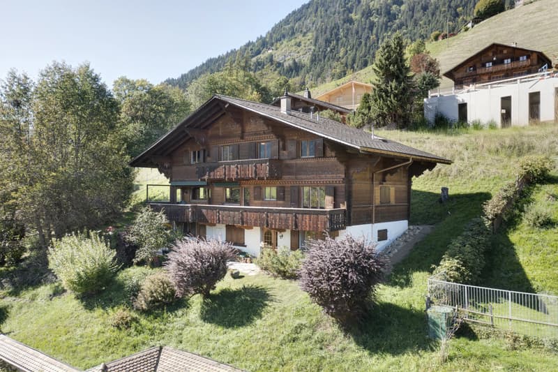 A family chalet comprising two flats, in need of renovation, in the heart of Château-d'Oex (8)