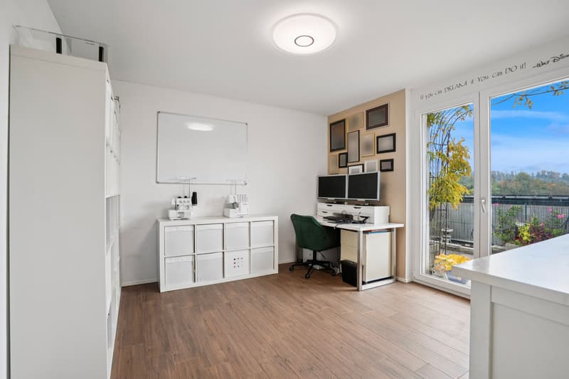 Bright 4.5-room attic apartment with 3 terraces and a far-reaching view in Weiach (10)