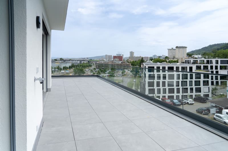 2.5 pièces en attique avec terrasse de 78.5 m² - vie urbaine, Killwangen (1)