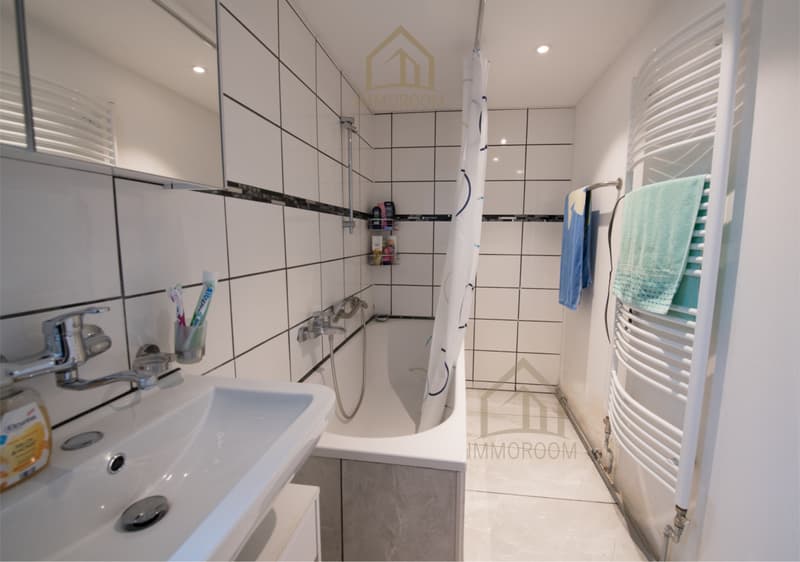 3-Family House with Potential – Ideal for Families and Investors (12)