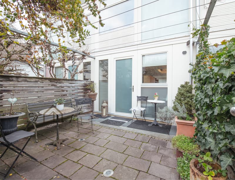 Row house in a preferred residential area (10)