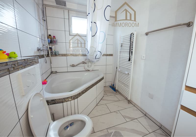 3-Family House with Potential – Ideal for Families and Investors (9)