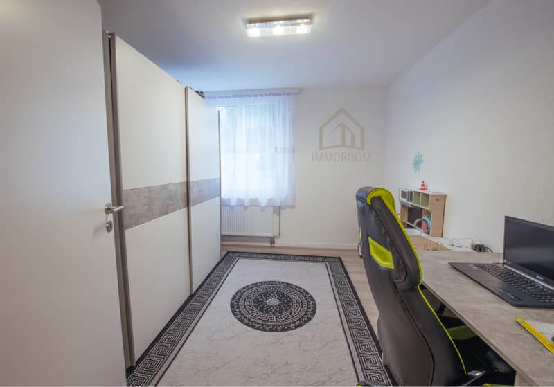 3-Family House with Potential – Ideal for Families and Investors (7)
