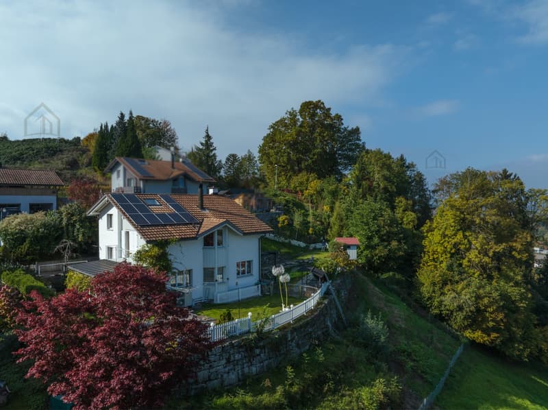 Traumhaftes Wohnen mit Pool, Wellness, Panoramasicht und Wald (1)