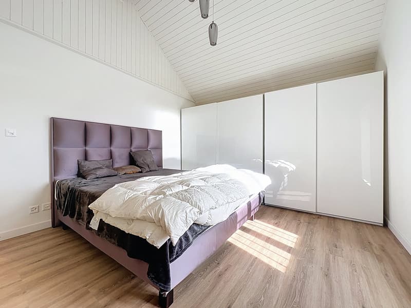 Guaranteed to impress – renovated villa with terrace and lake view! (8)