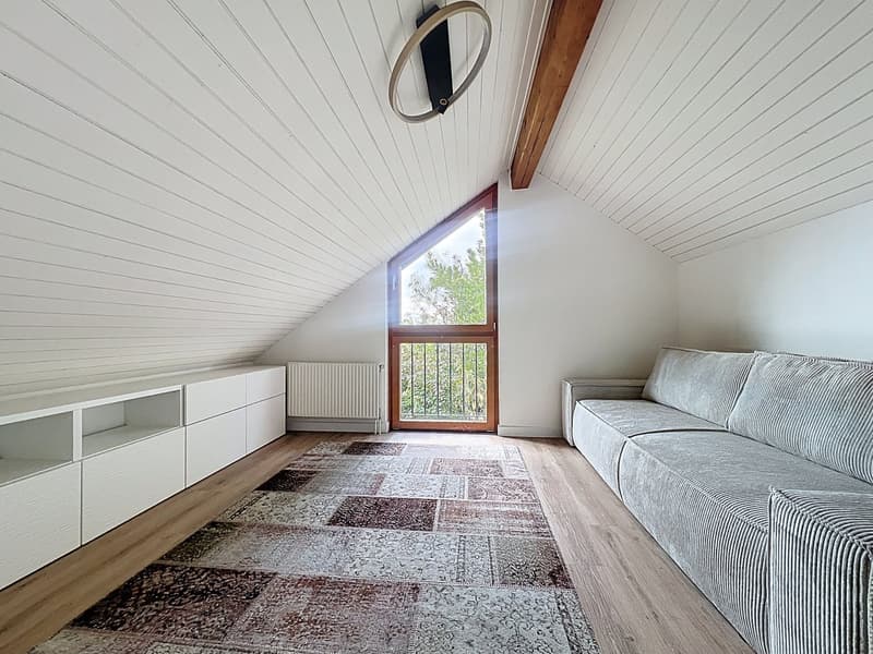 Guaranteed to impress – renovated villa with terrace and lake view! (10)