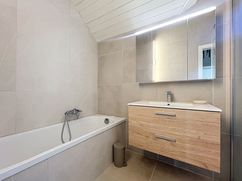 Guaranteed to impress – renovated villa with terrace and lake view! (11)