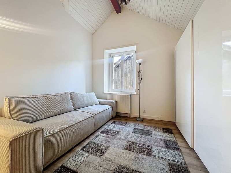 Guaranteed to impress – renovated villa with terrace and lake view! (9)