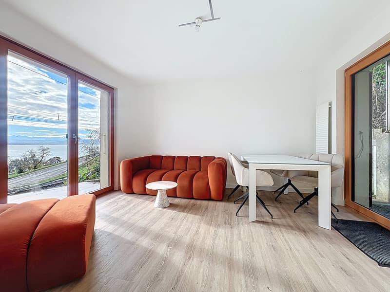 Guaranteed to impress – renovated villa with terrace and lake view! (2)