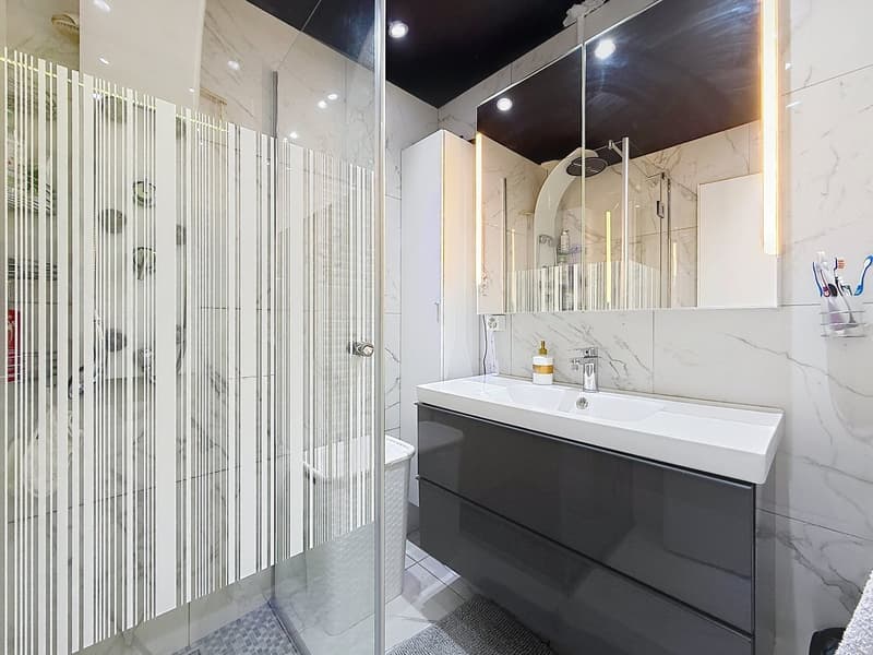 Spacious 5.5-room contemporary apartment with bright veranda (10)