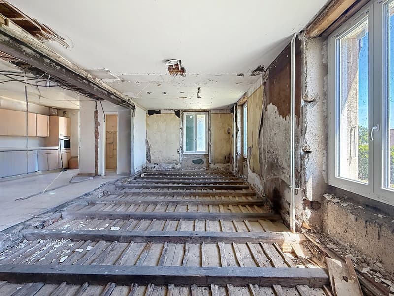 Villa to renovate with enormous potential in Cressier (3)