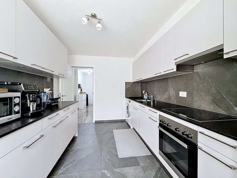 Beautiful bright apartment with veranda and individual garage included (4)