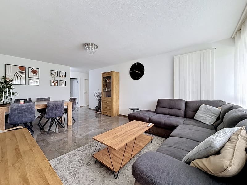 Beautiful bright apartment with veranda and individual garage included (2)