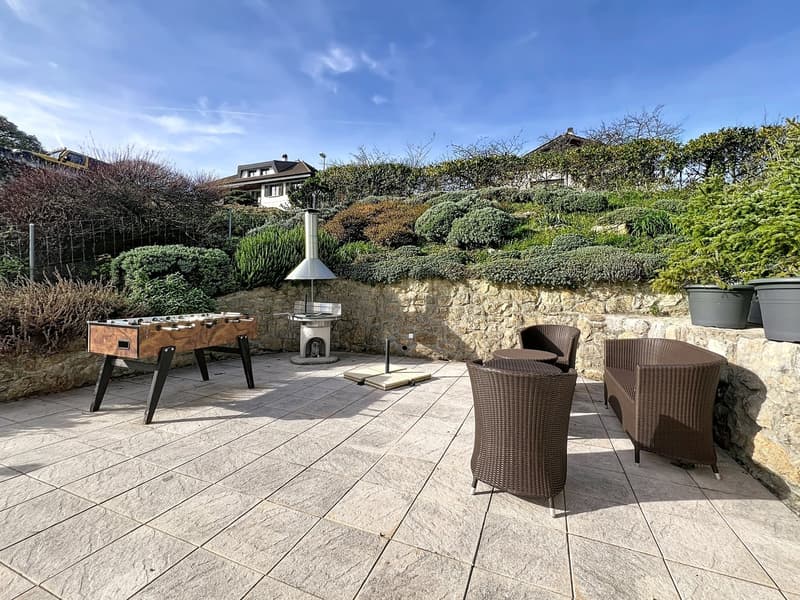 Villa avec vue dégagée, volumes généreux et cadre calme – Vaumarcus (12)