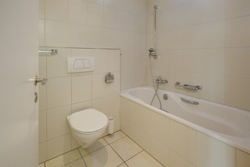 Helle 2.5-Zimmer-Wohnung mit Balkon und Garage in Basel (5)
