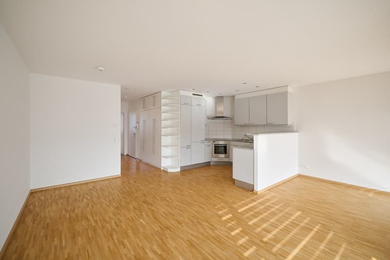 Helle 2.5-Zimmer-Wohnung mit Balkon und Garage in Basel (8)