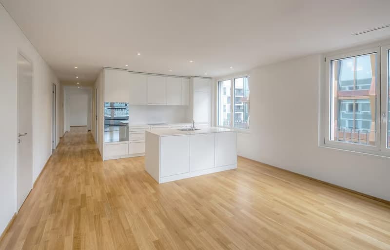 Helle 4.5-Zimmer-Wohnung mit Balkon und Garage in Aarau – ab sofort verfügbar (2)