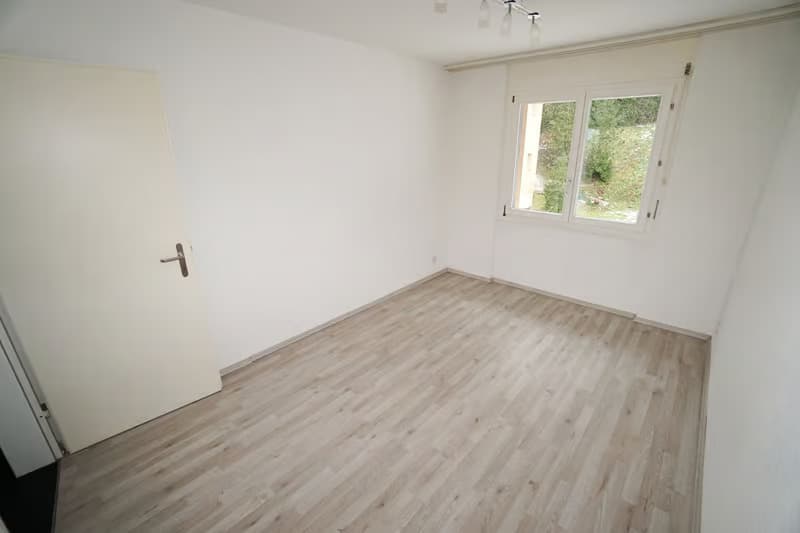 Helle 4.5-Zimmer-Wohnung mit Balkon und Garage in Thun – ab sofort verfügbar! (10)