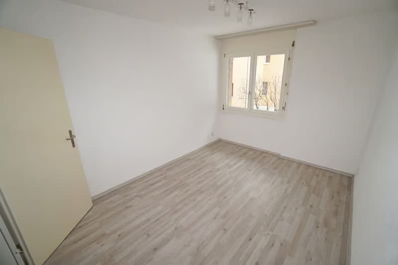 Helle 4.5-Zimmer-Wohnung mit Balkon und Garage in Thun – ab sofort verfügbar! (9)