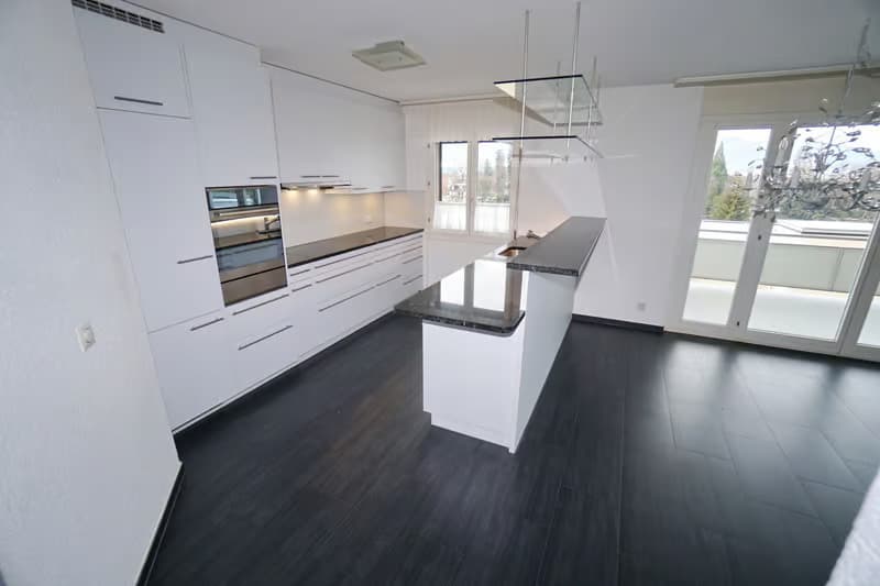 Helle 4.5-Zimmer-Wohnung mit Balkon und Garage in Thun – ab sofort verfügbar! (1)