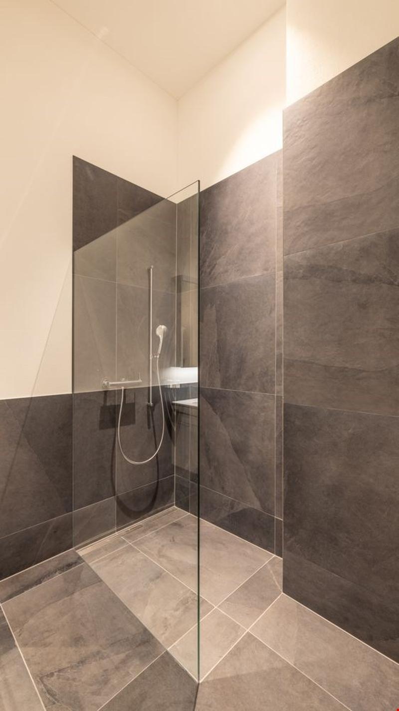 3,5-Zimmer EG-Wohnung mit extrahohen Räumen und privater Hof-Loggia (7)