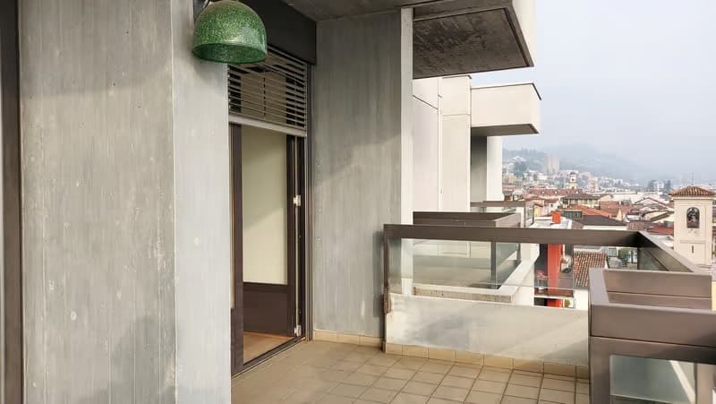 Helle 4.5-Zimmer-Wohnung mit Balkon und Garage in Lugano – sofort verfügbar! (12)