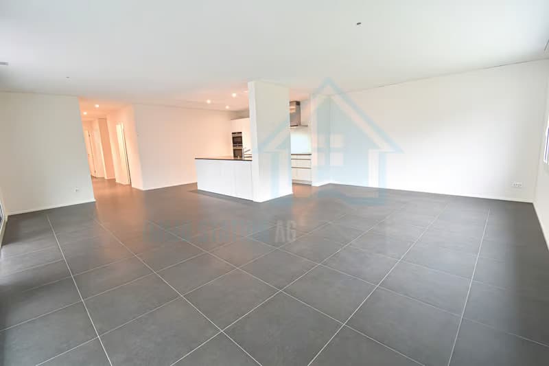 Helle 4.5-Zimmer-Wohnung mit Balkon und Garage in Zofingen (2)