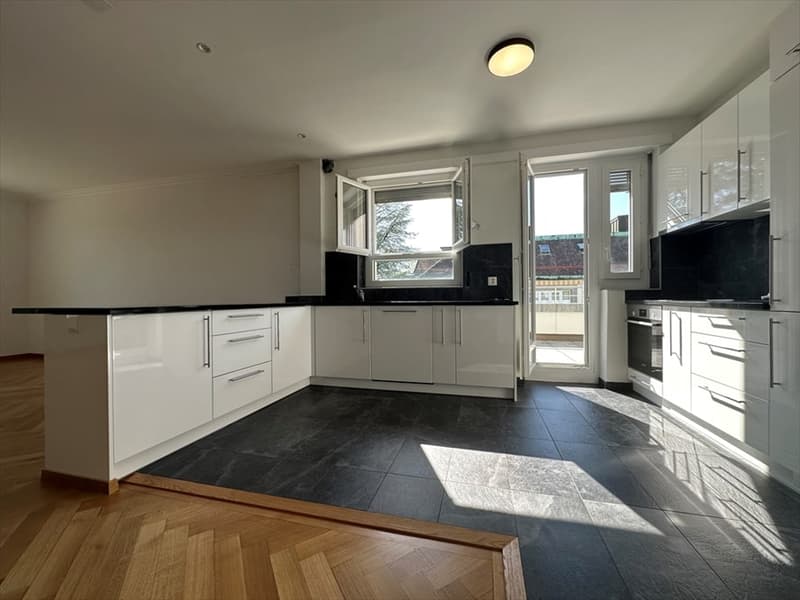 Spacieux appartement de 5 pièces avec balcon à Lausanne (2)