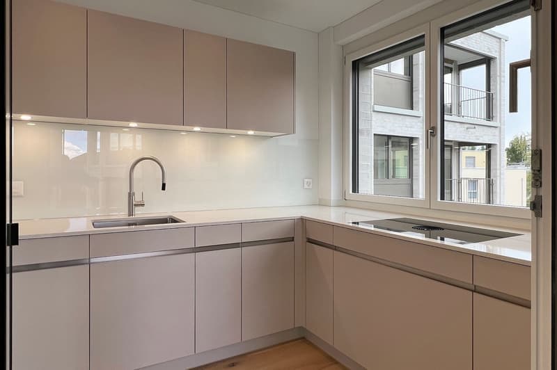 Helle 4.5-Zimmer-Wohnung mit Balkon in Binningen – ab sofort verfügbar! (4)