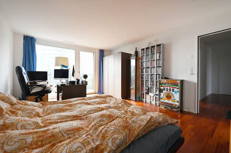 Helle 4.5-Zimmer-Wohnung mit Balkon und Stadtblick in Dübendorf (4)