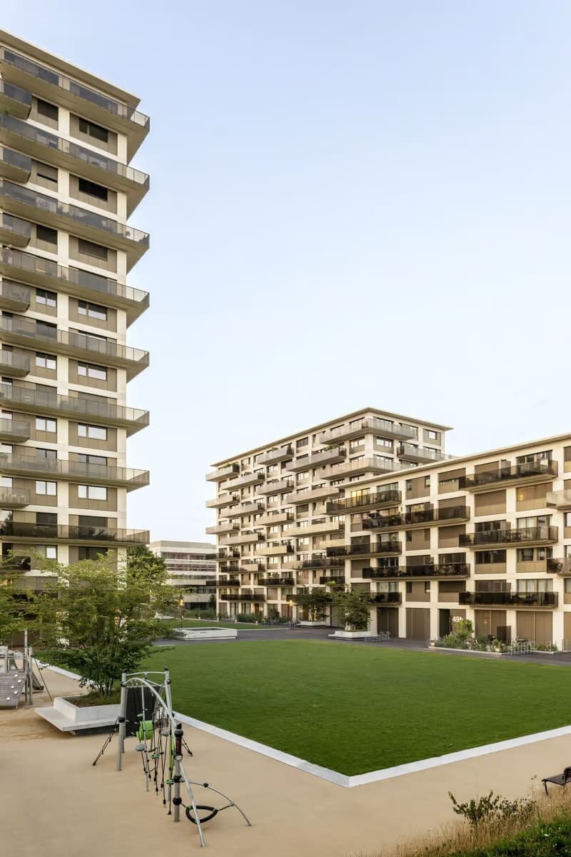 Helle 4.5-Zimmer-Wohnung mit Balkon und Stadtblick in Dübendorf (1)